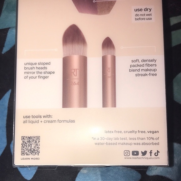 ✨🆕Brand New Item!Real Techniques Makeup Saver Sponge + Brush Trio!✨ - Picture 7 of 10